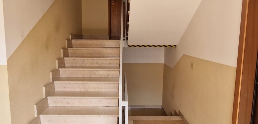 Foto Trilocale ristrutturato con terrazzo e box