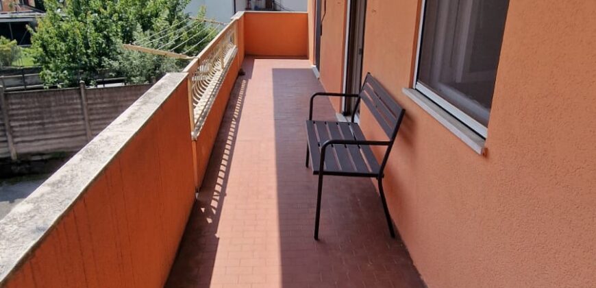 Foto Trilocale ristrutturato con terrazzo e box