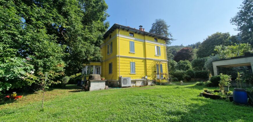 Foto Villa signorile di generosa metratura, con giardino