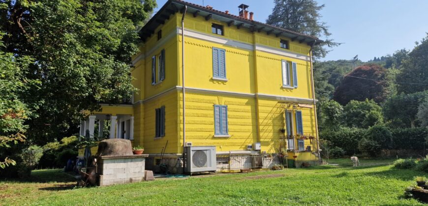 Foto Villa signorile di generosa metratura, con giardino