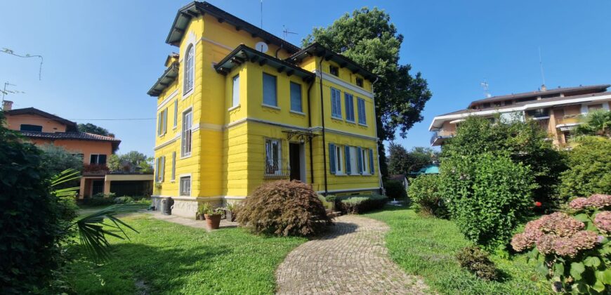 Foto Villa signorile di generosa metratura, con giardino