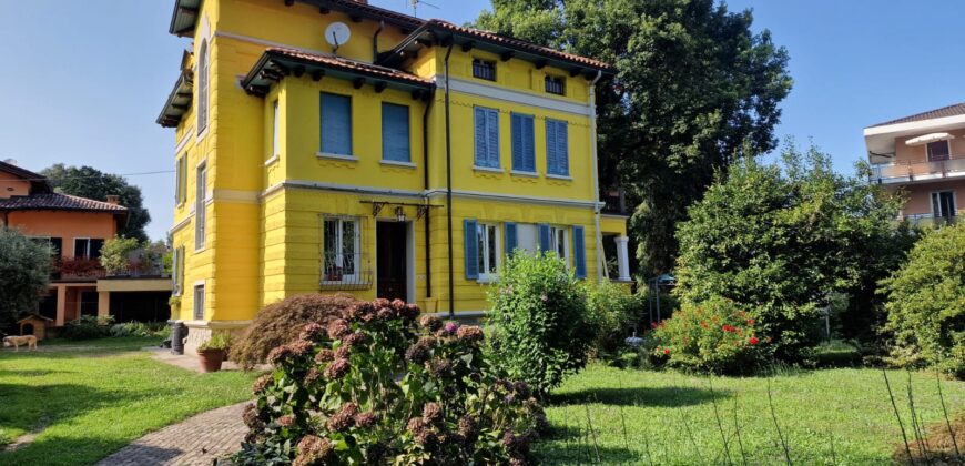 Foto Villa signorile di generosa metratura, con giardino