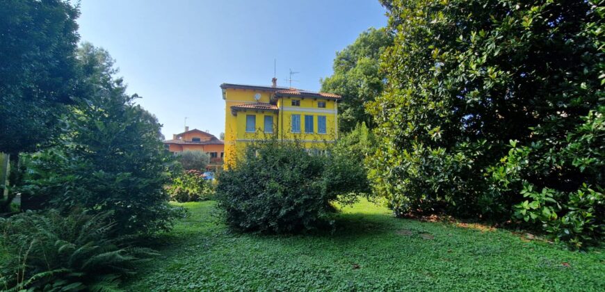 Foto Villa signorile di generosa metratura, con giardino