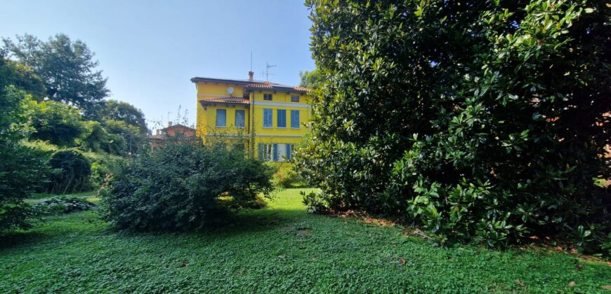 Foto Villa signorile di generosa metratura, con giardino