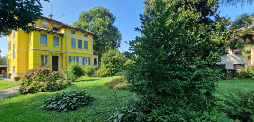 Foto Villa signorile di generosa metratura, con giardino