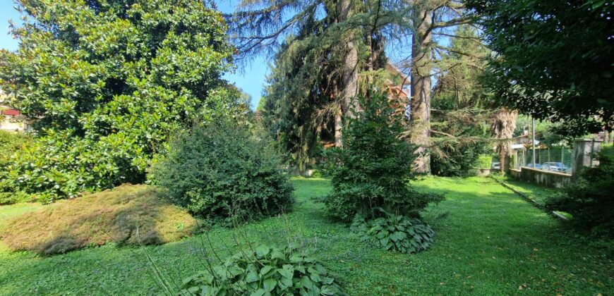 Foto Villa signorile di generosa metratura, con giardino