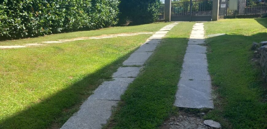 Foto Villetta con Giardino, Brovello Carpugnino