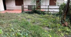 Anteprima foto Trilocale con terrazzo e giardino, Zoverallo