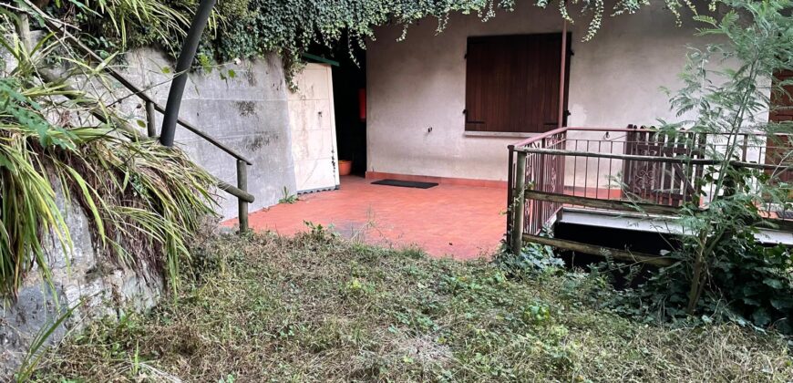 Foto Trilocale con terrazzo e giardino, Zoverallo