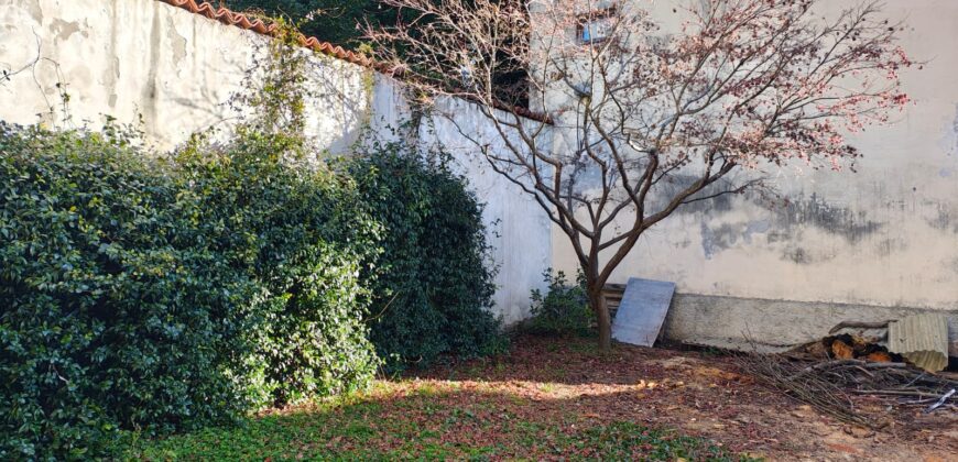 Foto Casa semindipendente con giardino e posti auto, Intra centro