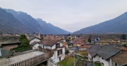 Anteprima foto Ampia casa con cortile, giardino e box auto