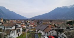 Anteprima foto Ampia casa con cortile, giardino e box auto