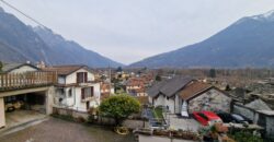 Anteprima foto Ampia casa con cortile, giardino e box auto