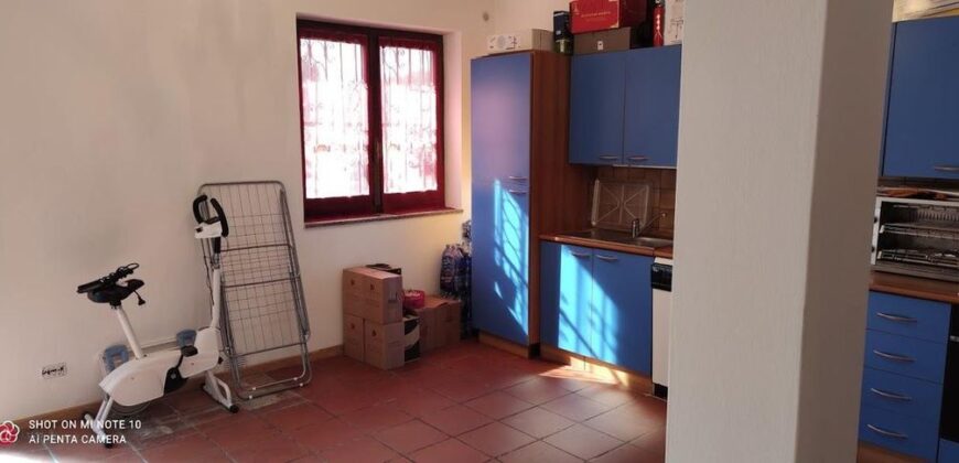 Foto Villa a schiera di testa con ampio terrazzo