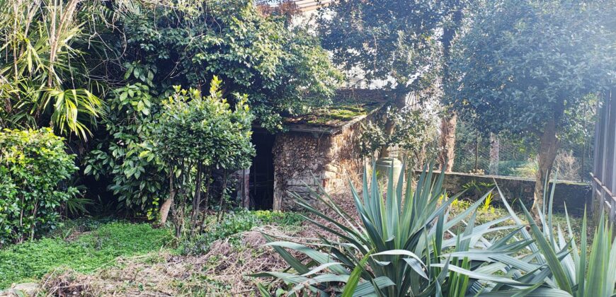 Foto Porzione di casa con giardino, Zoverallo